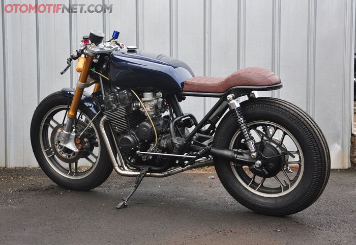 Pelek 16 inci dan penggerak gardan Honda CBX650 tetap dipertahankan