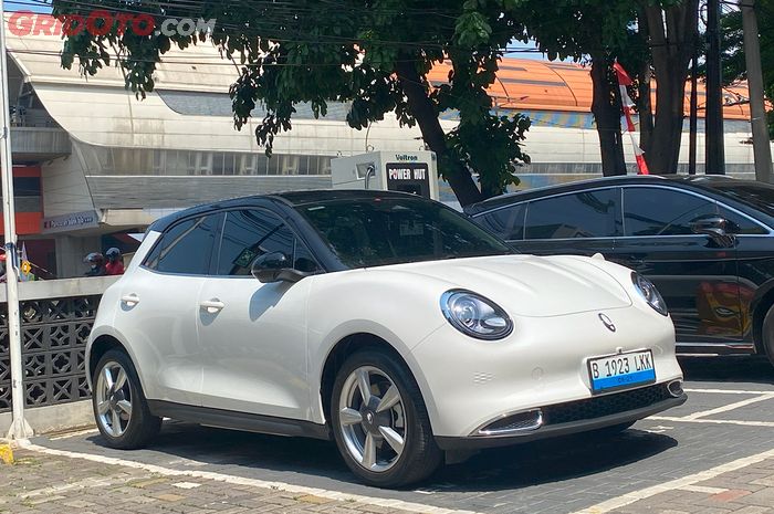 GWM ORA 03 saat mengecas.