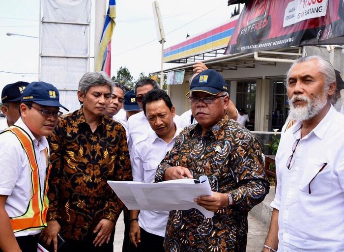 Menteri PUPR, Basuki Hadimuljono, meninjau langsung jalan baru di Bali