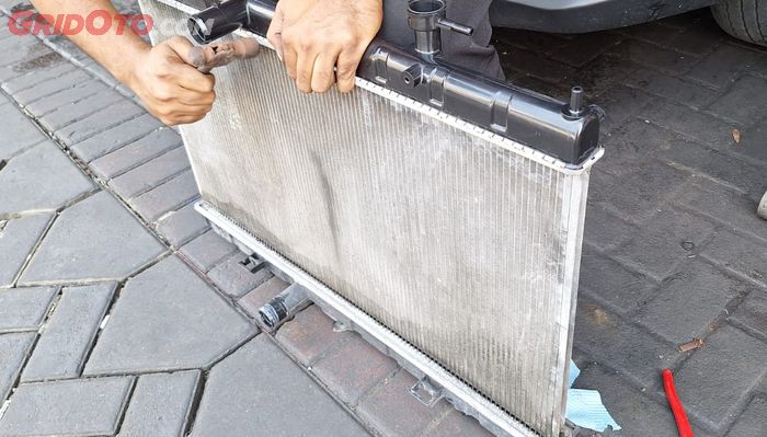 Radiator mobil tersumbat