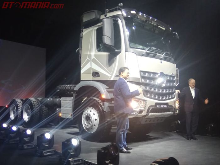 Mercedes-Benz truck lewat PT Daimler Commercial Vehicles Indonesia (DCVI) memperkenalkan dua produk terbarunya, Actros dan Arocs