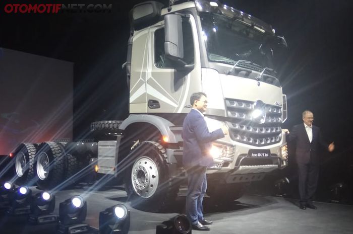 Mercedes-Benz truck lewat PT Daimler Commercial Vehicles Indonesia (DCVI) memperkenalkan dua produk terbarunya, Actros dan Arocs