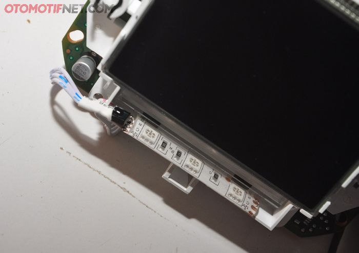 LED RGB ini menggantikan LED aslinya, misal di Yamaha NMAX yang terpasang di sisi bawah