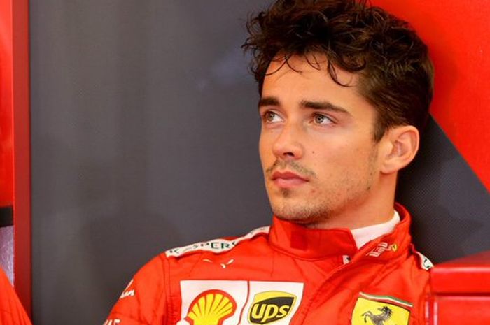 Charles Leclerc mempertanyakan strategi yang diterapkan tim Ferrari sehinggadirinya gagal menang di F1 Rusia 2019