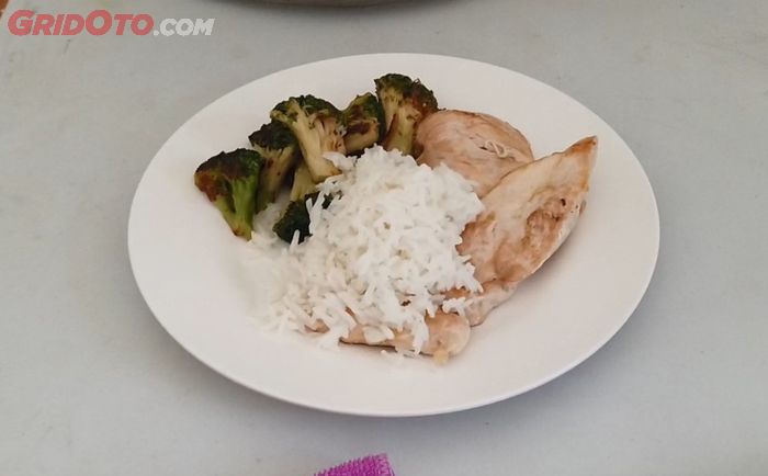 Makanan Jonathan Rea sebelum Race 1 WorldSBK Indonesia 2021, nasi basmati dengan ayam dan tumis brokoli.