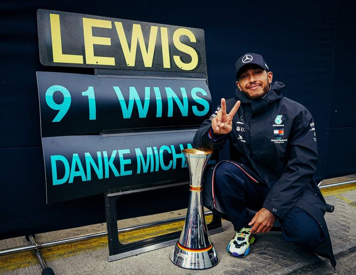 Lewis Hamilton dicibir bisa meraih kemenangan ke-91 di ajang balap F1 berkat mobil Mercedes, Team Principal Mercedes Toto Wolff beri pembelaan