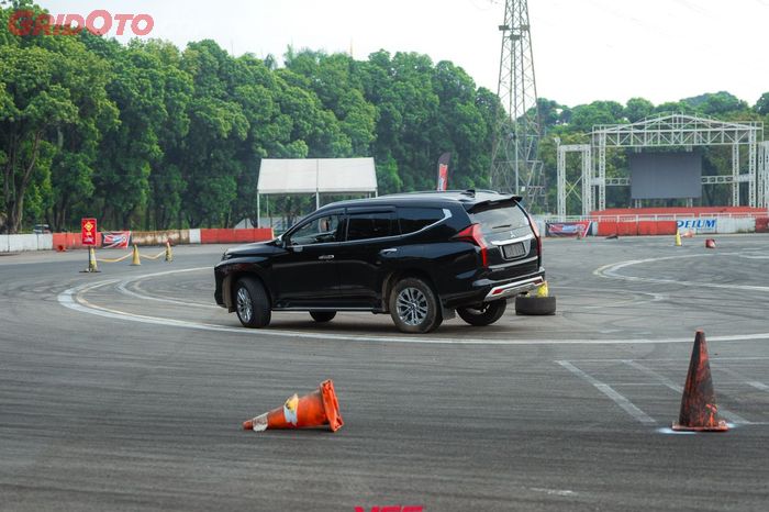 Untuk membuktikan performanya, YSS Indonesia menyiapkan tujuh unit kendaraan uji