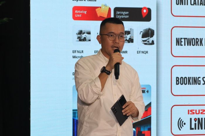 Division Head of Business Strategy PT Isuzu Astra Motor Indonesia, Rian Erlangga, membidik target dengan menambah berbagai macam layanan bagi konsumen dari Isuzu