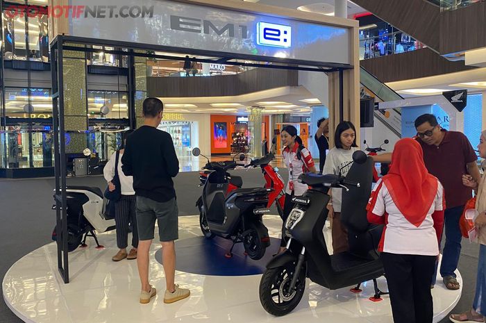 Honda EM1 e: dan Honda EM1 e: Plus dipamerkan di Trans Studio Mall Bandung dan mendapat promo menarik
