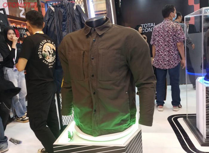 Respiro pamerkan jaket model kemeja yang sudah dilengkapi dengan protector, cocok buat bikers yang ingin tampil casual