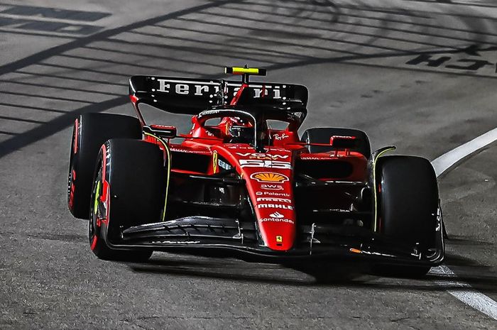 Carlos Sainz bawa Ferrari memimpin FP2 F1 Singapura 2023