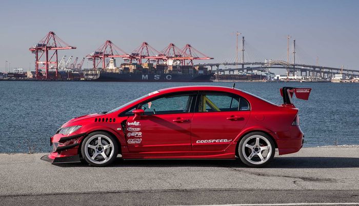 Tampilan samping modifikasi Honda Civic Si street racing