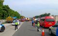 Dua Mobil Terbakar di Tol Japek KM 58,  Contra Flow Ditutup Sementara