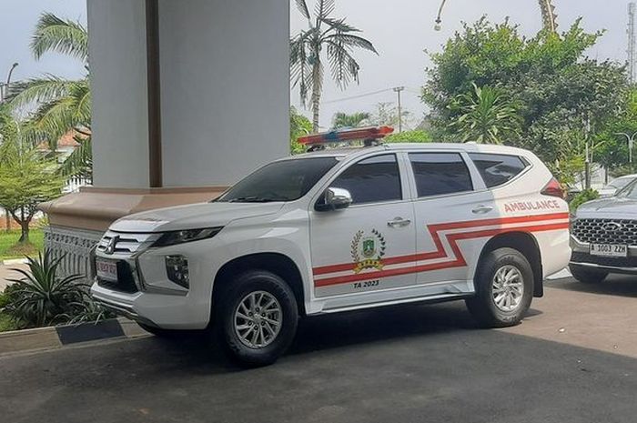 Ambulans DPRD Banten menggunakan Mitsubishi Pajero Sport