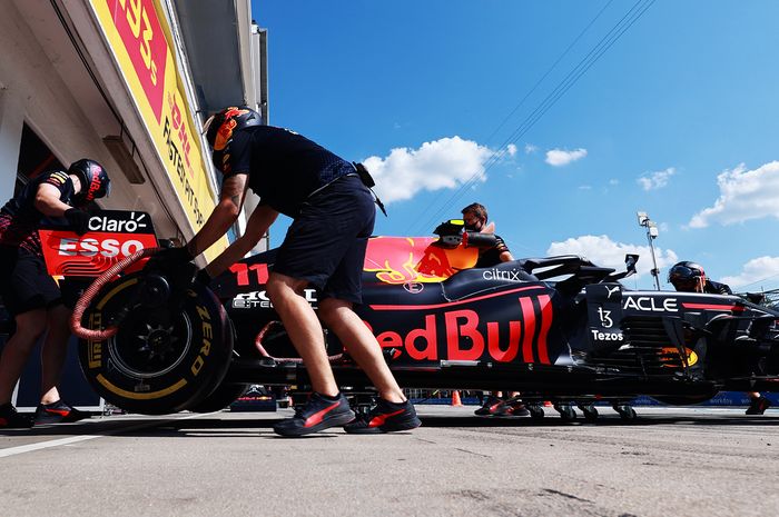 Red Bull pecat salah satu karyawannya