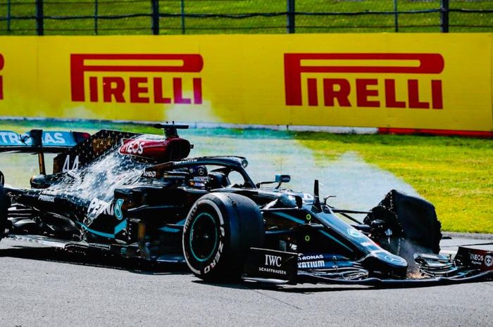 Alami pecah ban jelang finish balapan F1 Inggris 2020, Lewis Hamilton menyebut jantungnya serasa mau copot