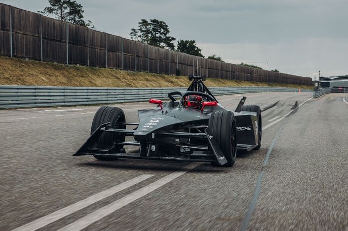 Formula E Gen 3 akan mulai digunakan musim depan. Sirkuit Ancol disebut tidak masalah akan mobil yang jauh lebih lebar dan besar. 