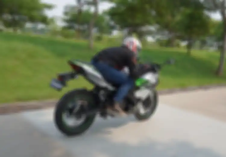 Meski Satu Basis, Riding Position Kawasaki Ninja E-1 Kayak Ninja 250?