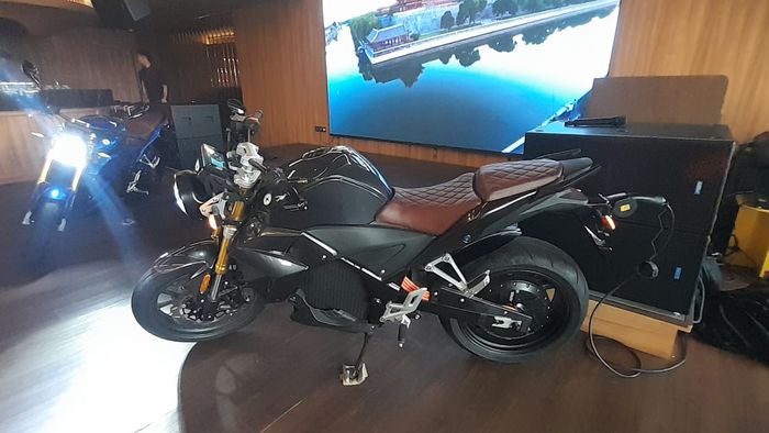 Baru ada 3 nih tampilan Evoke Naked Bike Urban Classic