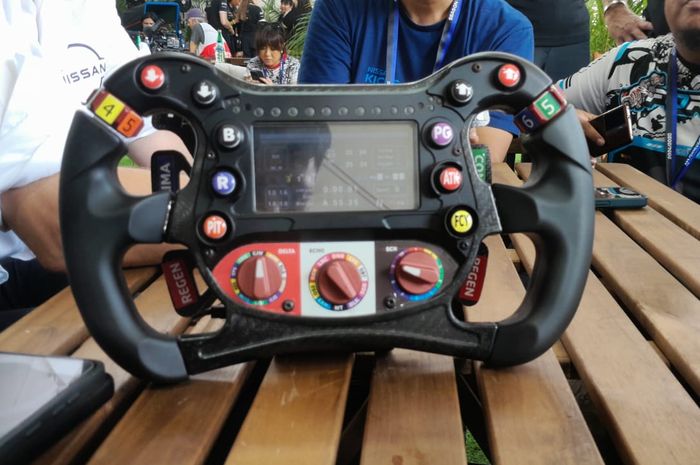 Setir Tim Nissan Formula E 2025 Jakarta