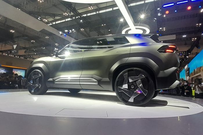 Suzuki  Mobil Listrik eVX perkenalkan di GIIAS 2024