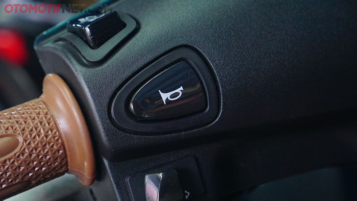 Tombol atau saklar klakson kotor bisa jadi penyebab tidak bisa menyala