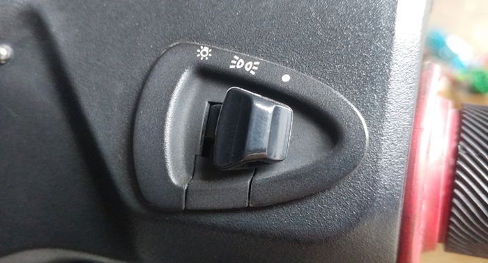 Sakelar lampu sudah dipasang