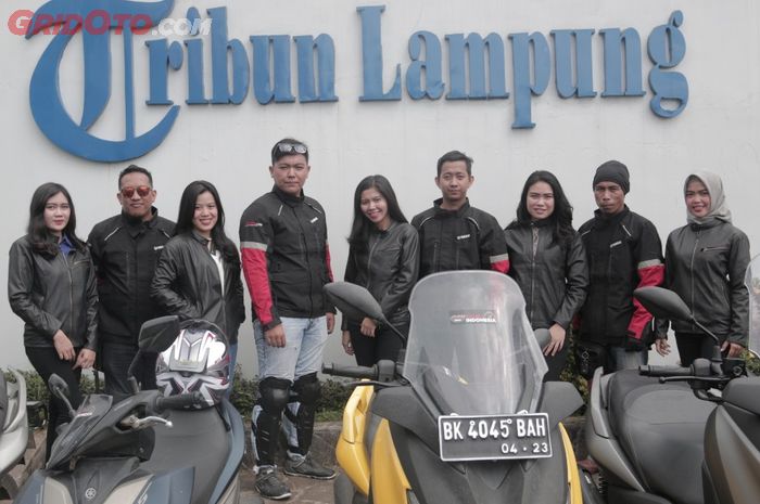 Rider etape Palembang - Jakarta dan MAXI Ladies di kantor Tribun Lampung