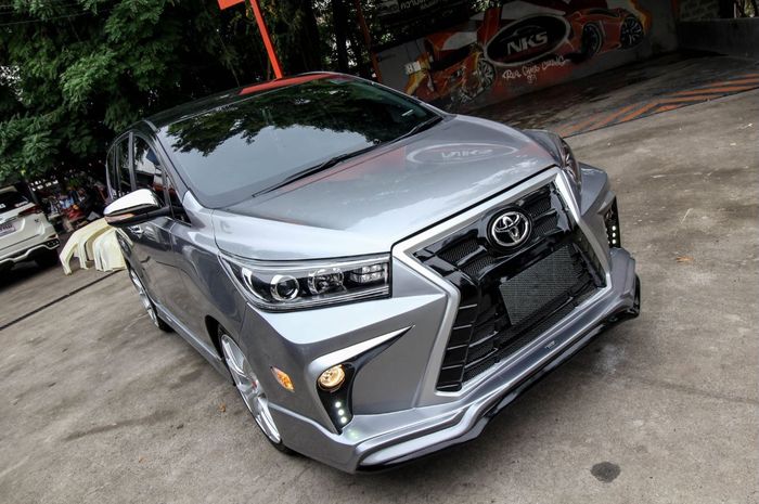 Modifikasi Toyota Innova Crysta pakai body kit ala Lexus