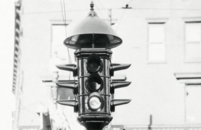 Ilustrasi lampu lalu lintas pertama di dunia