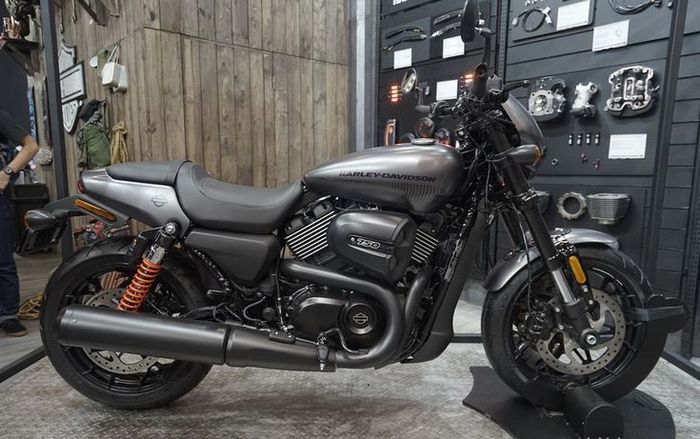 Harley-Davidson Street Rod 750 