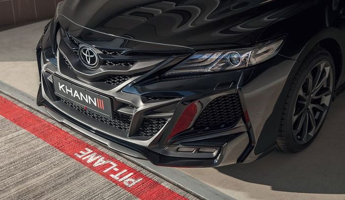 Tampang Toyota Camry baru dibuat agresif mengekspos lekukan rumit