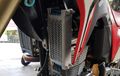 Honda CRF150L Pakai Oil Cooler, Harus Dibor Atas Bawah, Biar Mesin Adem