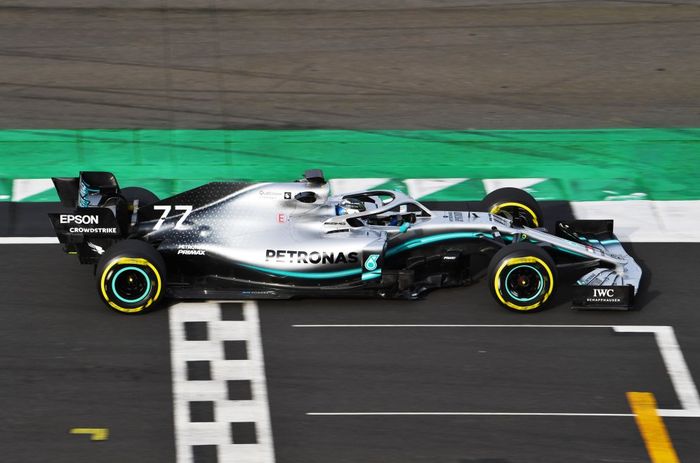 Kendaraan anyar Mercedes tersebut langsung digeber oleh Valtteri Bottas di Sirkuit Silverstone, Inggris