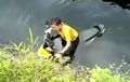 Kenapa Nih Anak? Pakai Motor Nyebur Ke Kali Gak Bisa Naik