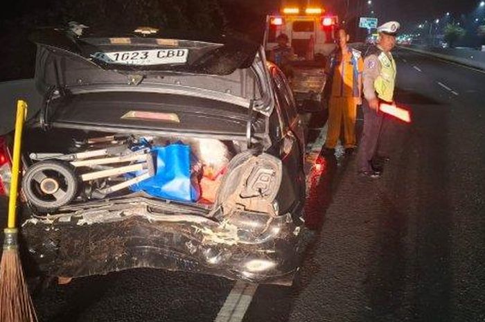 Pengemudi mobil listrik BYD Seal diburu polisi ulah tabrak Chevrolet dan bikin bayi usia 2 bulan masuk rumah sakit