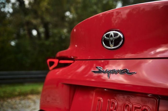 Buritan model ducktail pada Toyota Supra Mark V Model Year 2020
