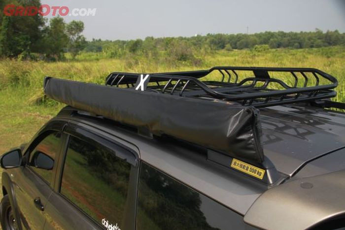 Pemakaian roof rack dan roof bar bikin tampilan makin sangar