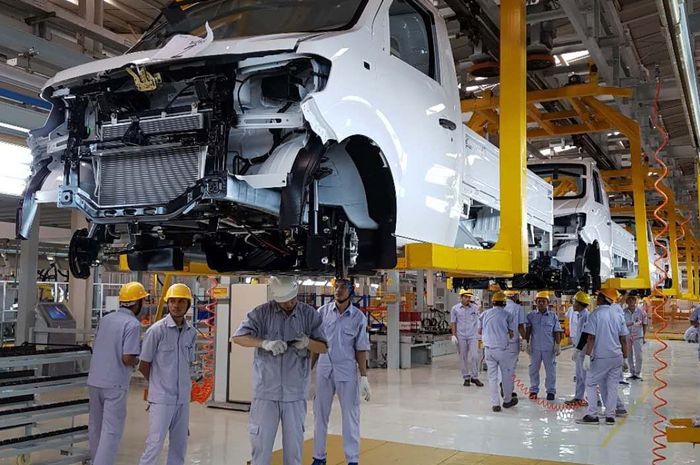 Ilustrasi pembuatan mobil DFSK di pabrik Cikande, Serang Banten