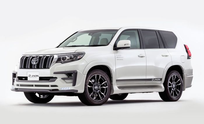 Toyota Land Cruiser Prado ditopang pelek Jaos Bacchus T-11 20 inci