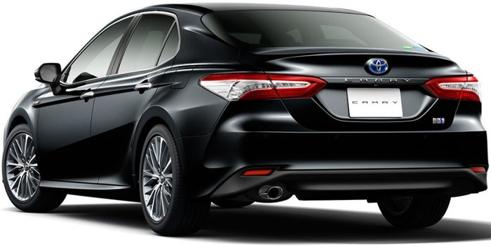 Tampila Toyota Camry 2018 untuk pasaran Jepang
