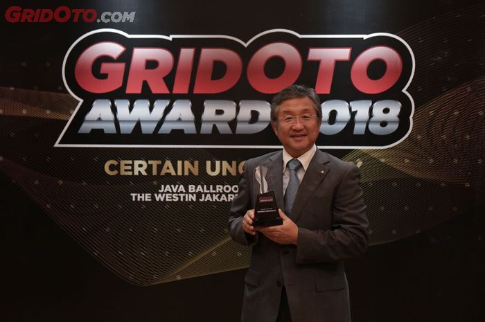 Minoru Morimoto, Presiden Direktur PT YIMM meraih Man of The Year GridOto Award 2018