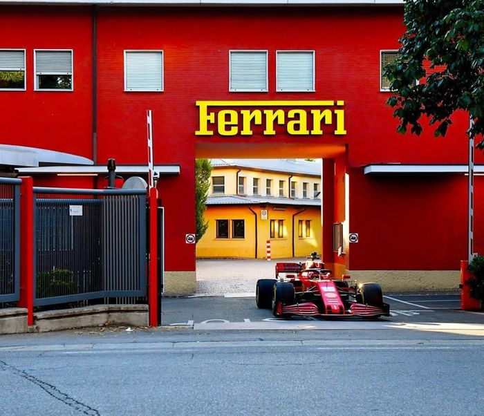Charles Leclerc mengendarai mobil SF1000 di jalan kota Maranello, markas Ferrari