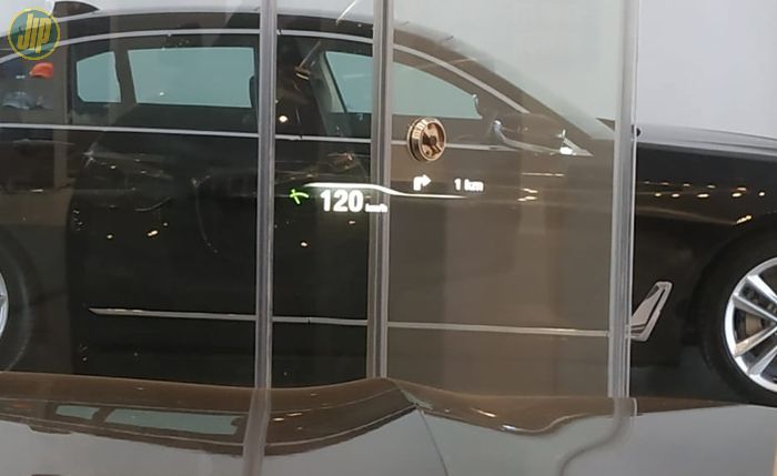 Fitur Head Up Display pada BMW X4 Terbaru