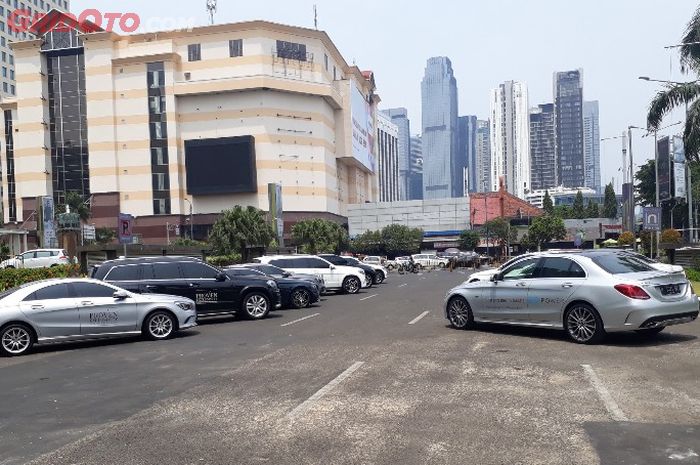 Deretan mobil Mercedes-Benz yang siap di-test drive di Star Arena, Senayan City
