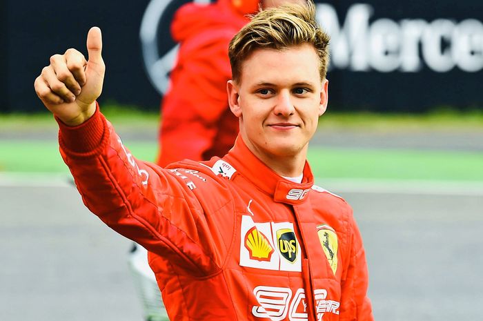 Mick Schumacher pernah mengemudikan mobil F1 tim Ferrari dan Alfa Romeo pada tahun 2019