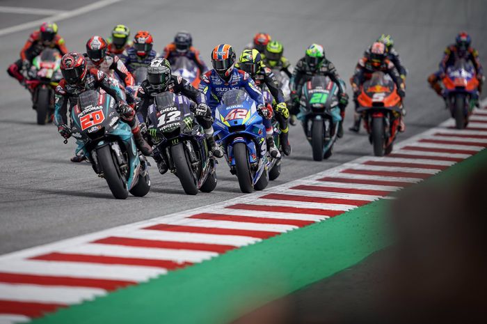 Dorna Sport tegaskan tak akan pakai format WSBK untuk MotoGP 2020 karena dinilai akan menambah biaya balapan