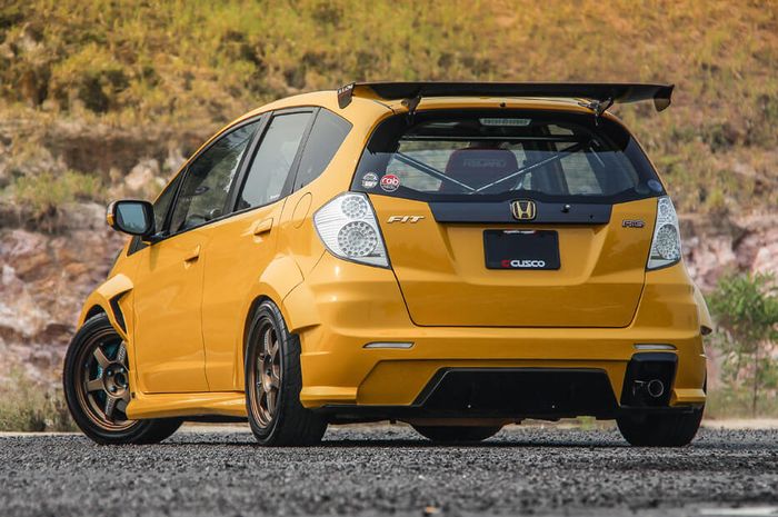 Modifikasi Honda Jazz GE8 asal Malaysia ini juga mendandani kabin dan mesin