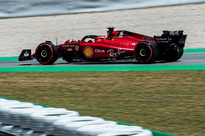 Charles Leclerc amankan pole position di kualifikasi F1 Spanyol 2022