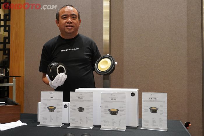 Wahyu Tanuwidjaja, CEO PT Audioworkshop yang memamerkan speaker set baru dari Focal K2 Power M